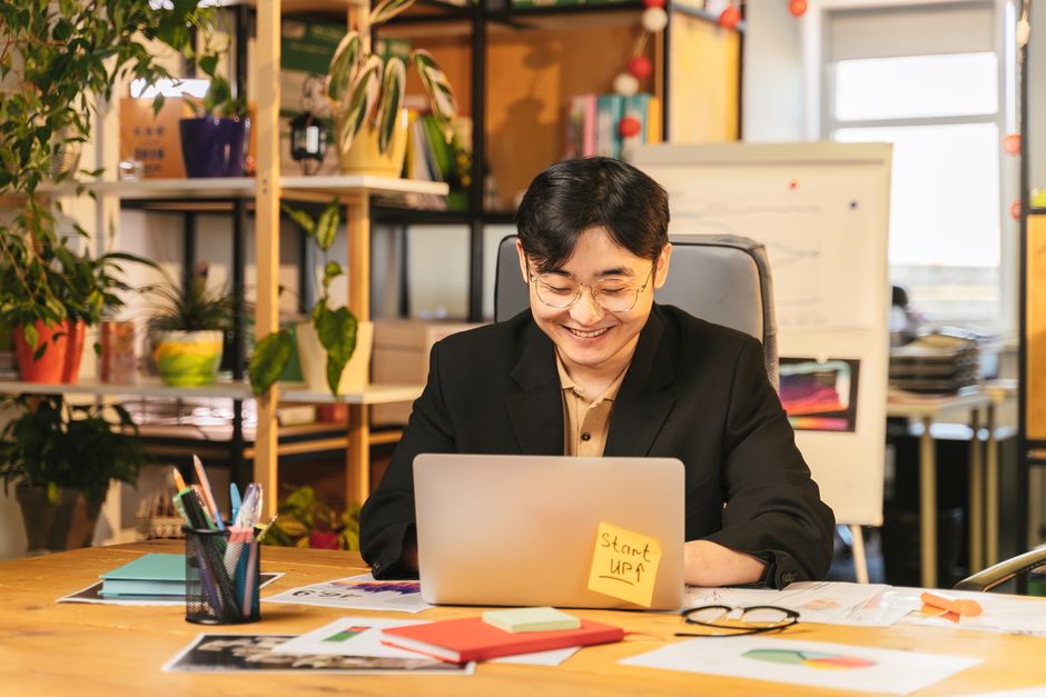 지역 기업에서 근무하는 청년을 표현한 일반 이미지